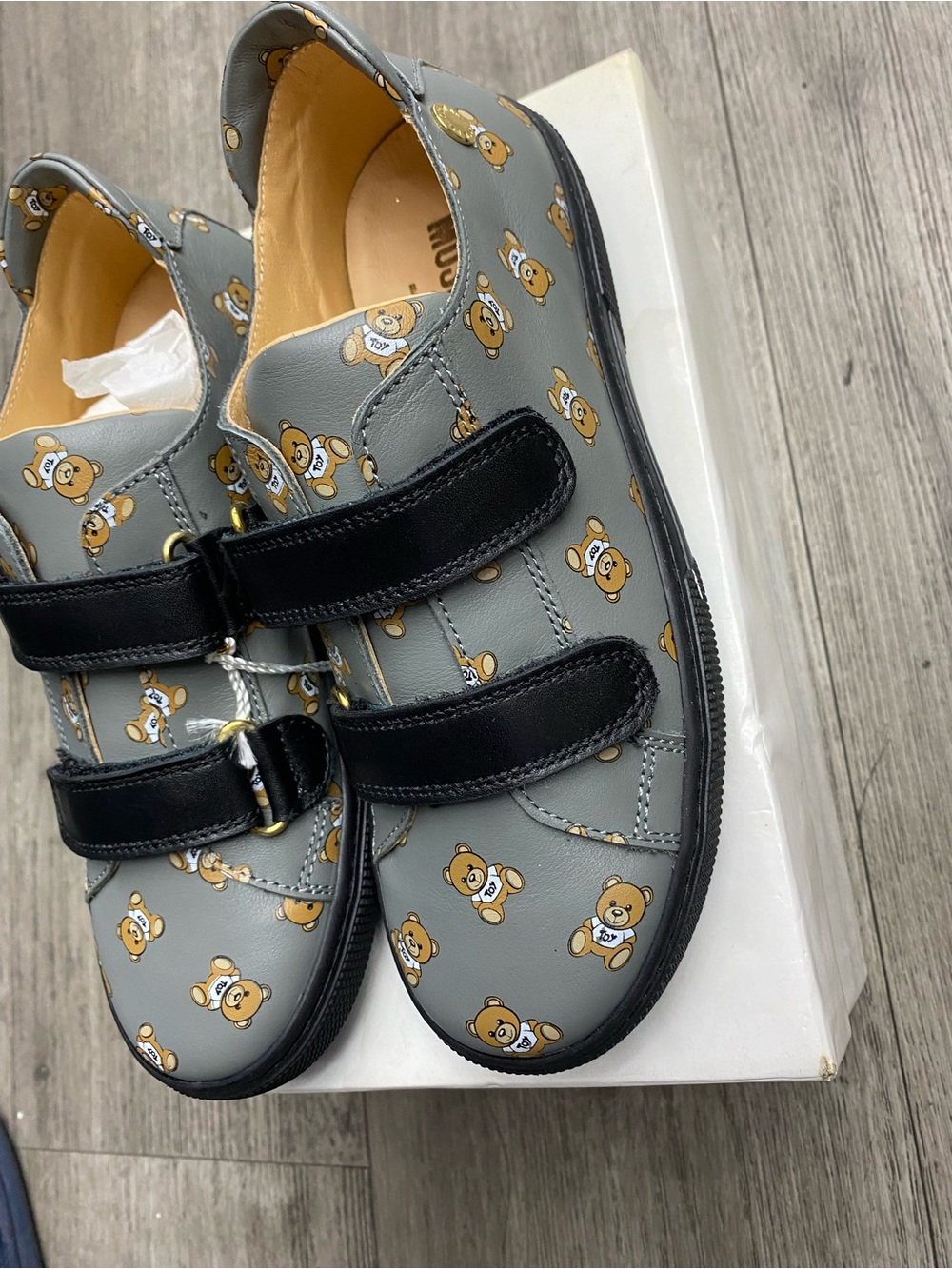 MOSCHINO Vitello St. Orsetti Fashion Sneakers Display Item
